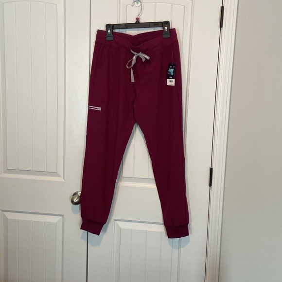 Nurse Scrub Set - Picture 10 of 11